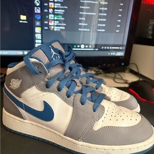 TRUE BLUE Jordan 1 mids